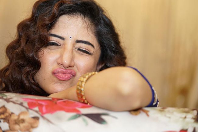 Poonam kaur Latest Instagram Pictures